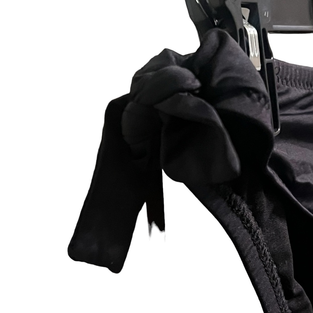 Black swimsuit buttoms